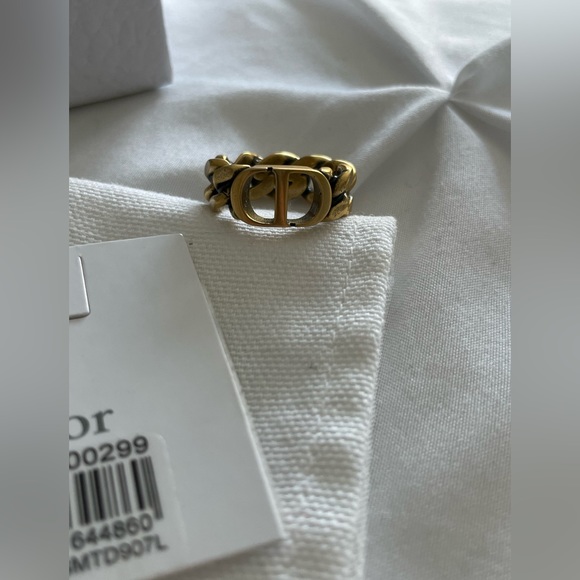 Dior 30 Montaigne Ring - Picture 2 of 8